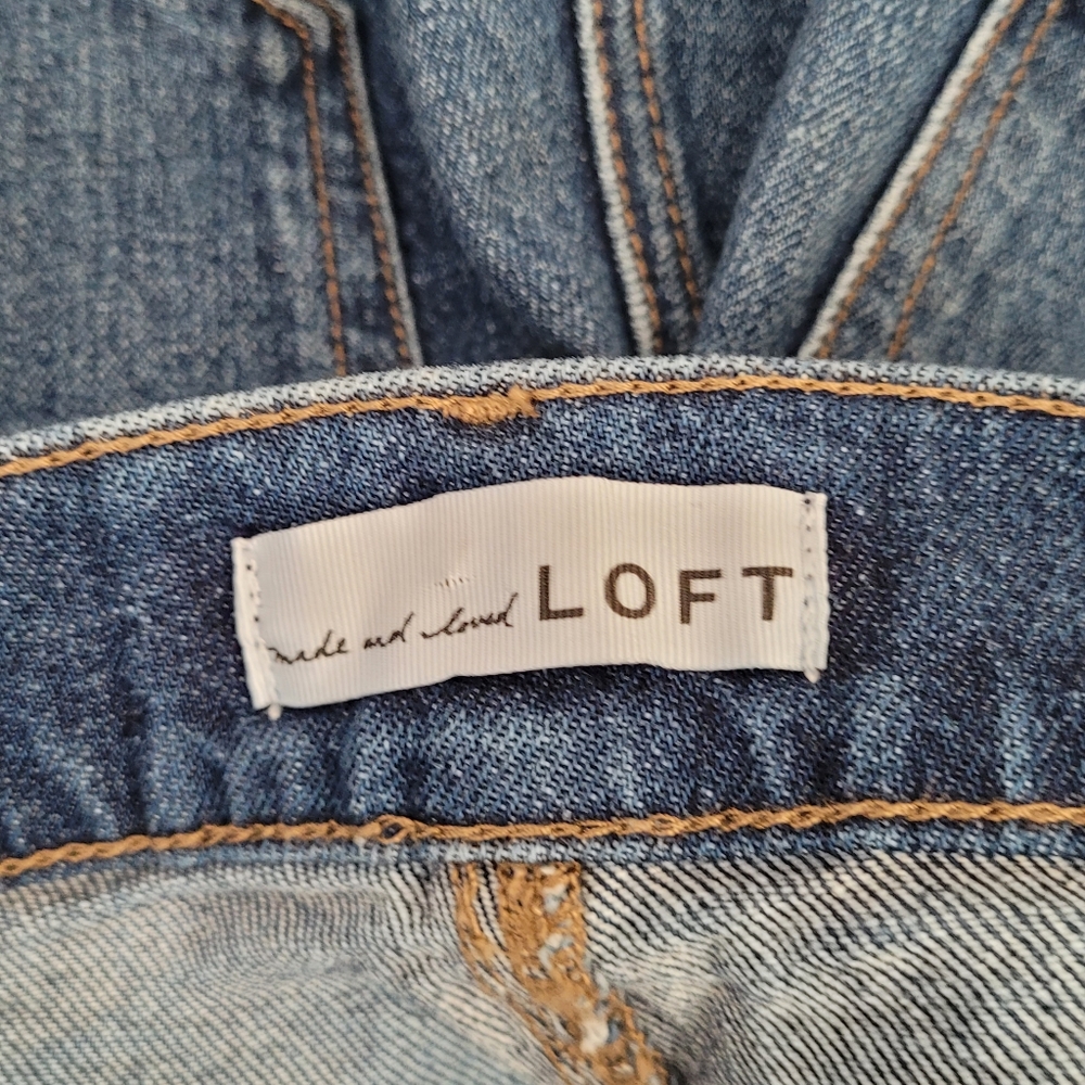 Loft Ladies Medium Wash Denim Cut Off Shorts 10in Rise Size 26 | 2  Waist 31in - Picture 3 of 4